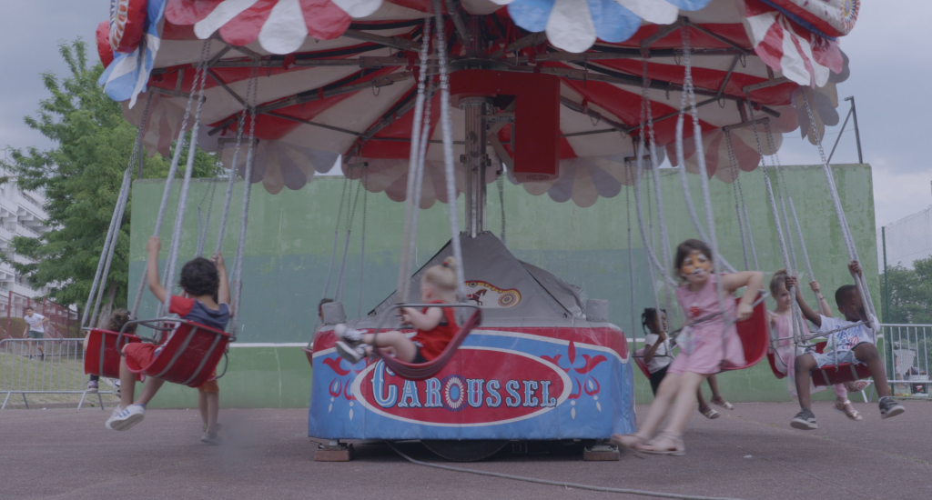 jeux et structures gonflables avec un carousel chaises volantes