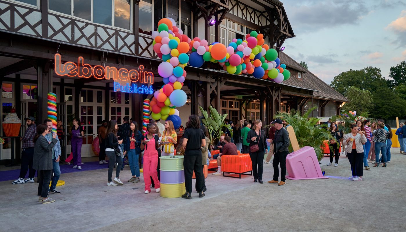 nuage acidulé pour la soirée Le Bon coin suspendus en intérieur et en extérieur.