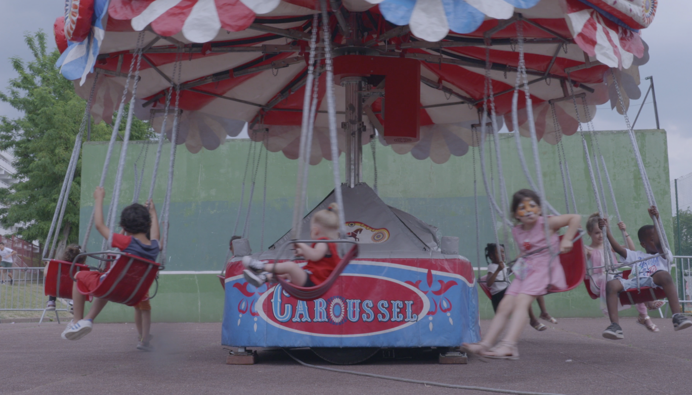 jeux et structures gonflables avec un carousel chaises volantes