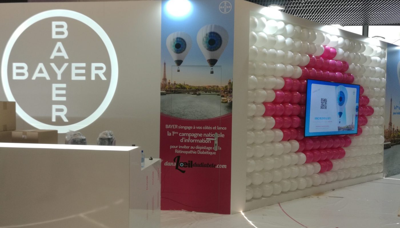 Logos géants en ballons, mur en ballons avec écran vidéo