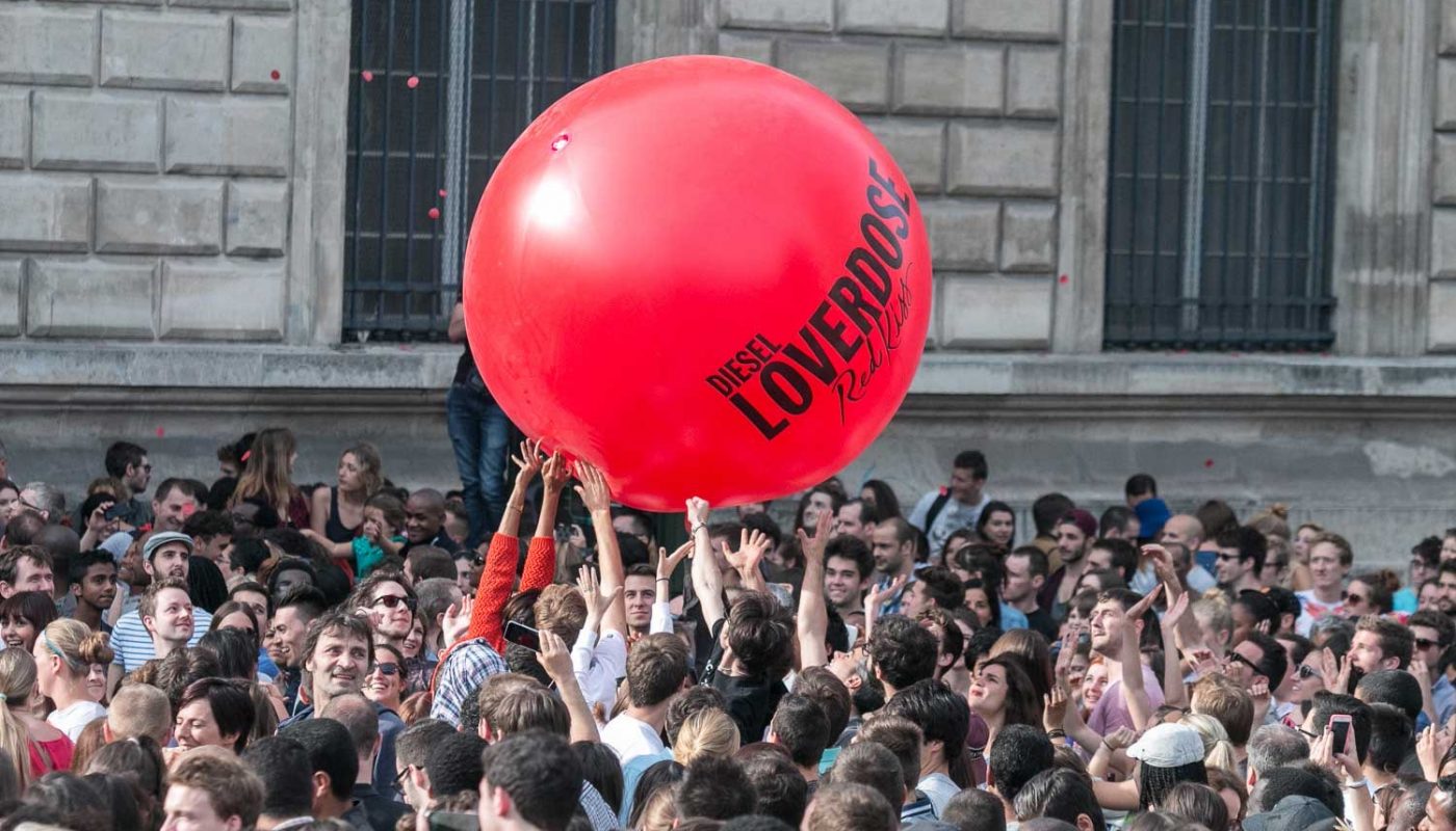 ballon-publicitaire-foule-concert-festival