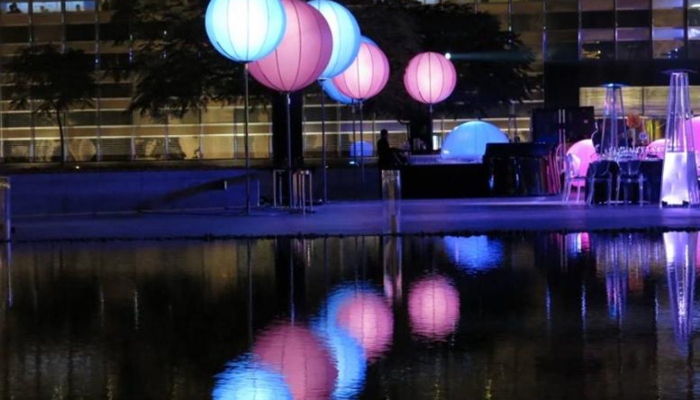 Ballons lumineux bleu et violet